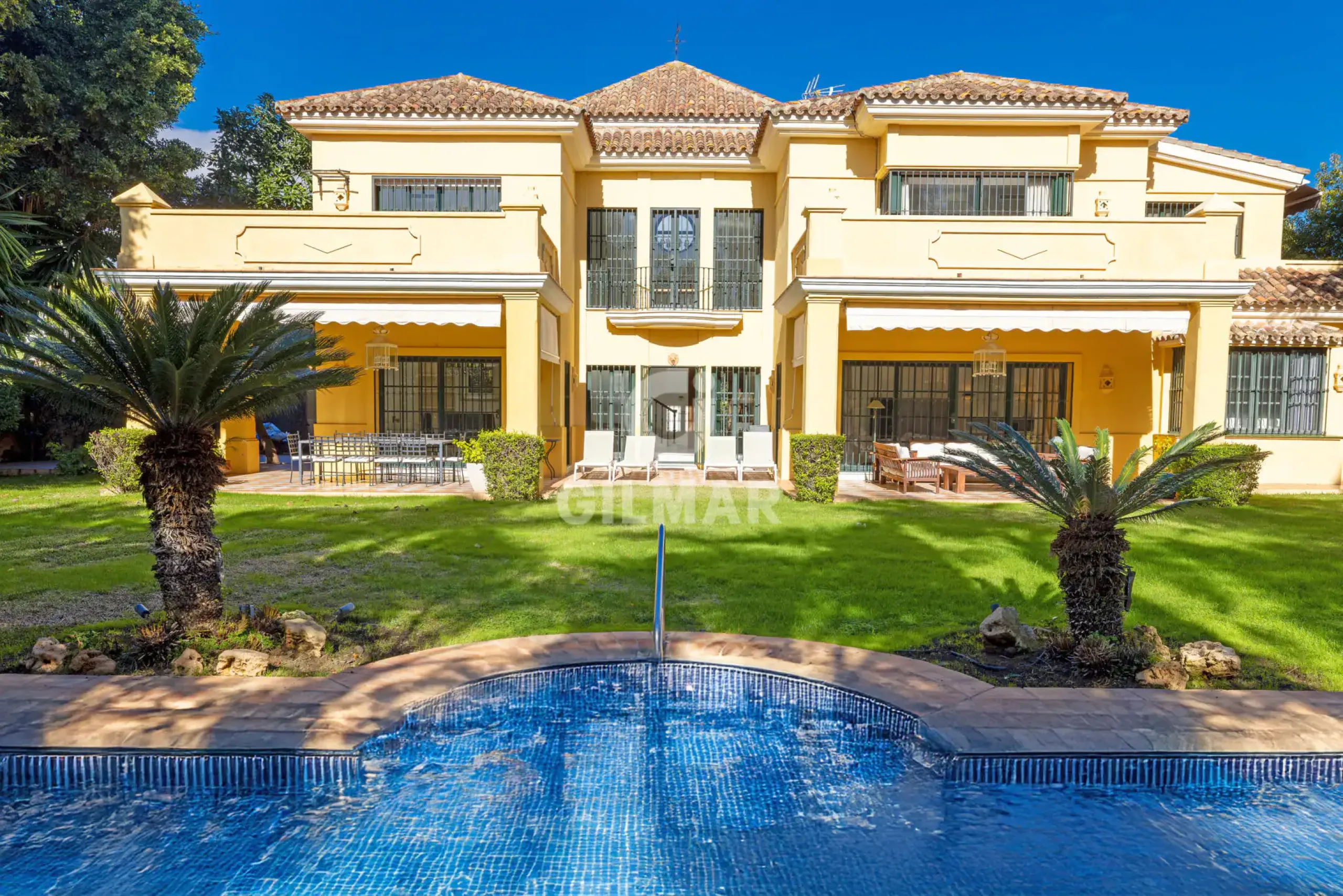 Chalet Independiente en Estepona Este - Málaga