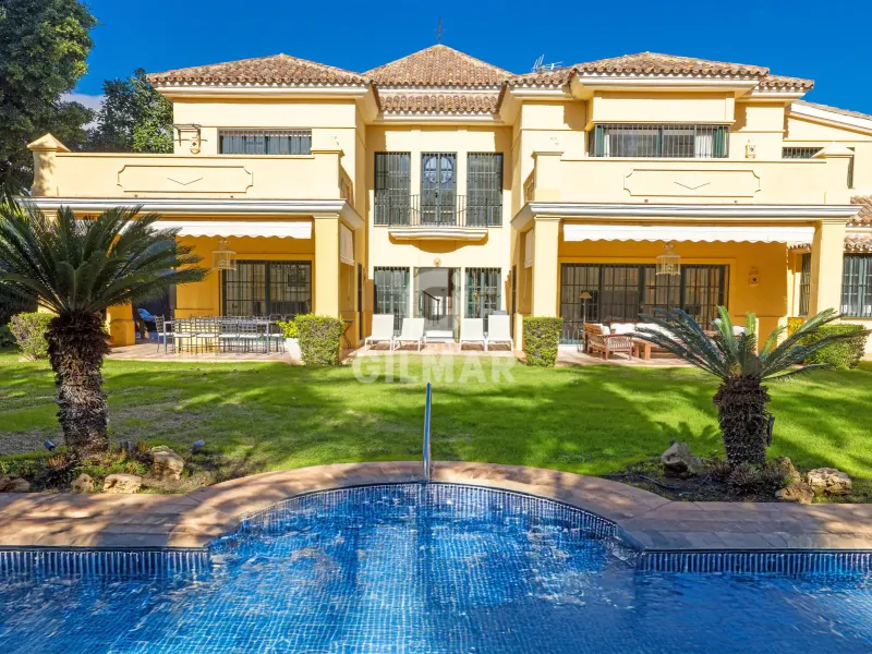 Chalet Independiente en Estepona Este - Málaga