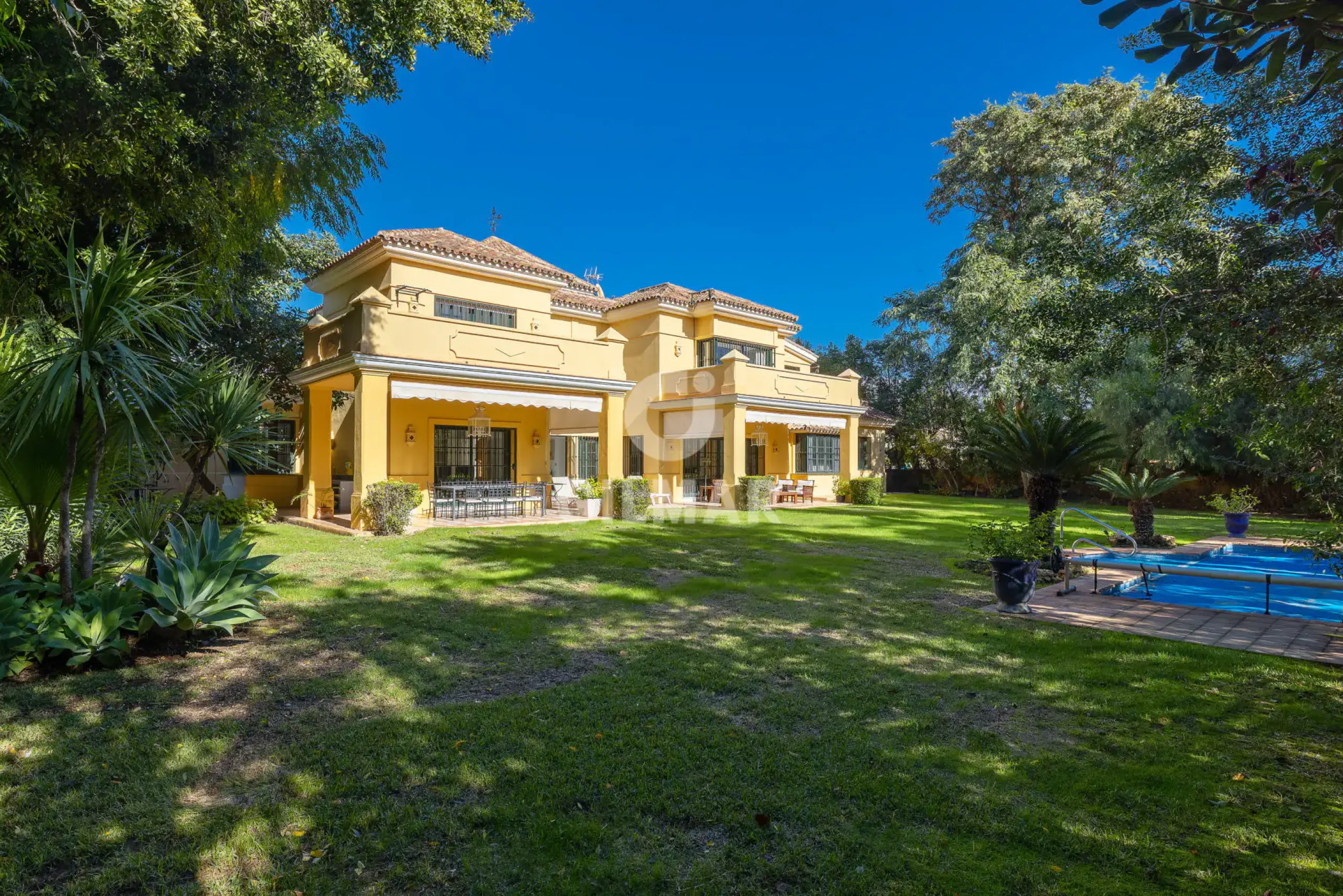 Chalet Independiente en Estepona Este - Málaga