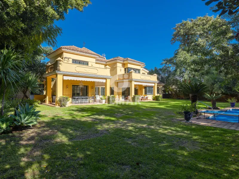 Chalet Independiente en Estepona Este - Málaga
