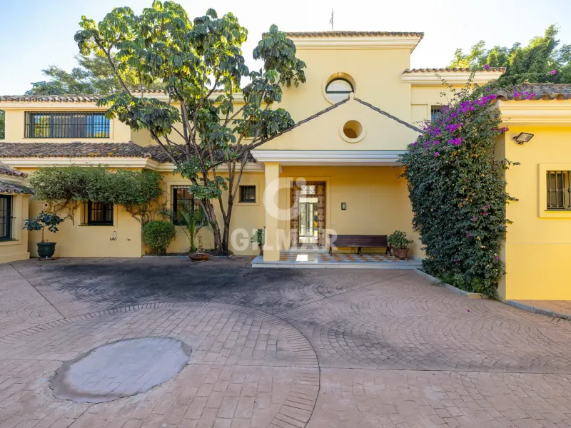 Chalet Independiente en Estepona Este - Málaga