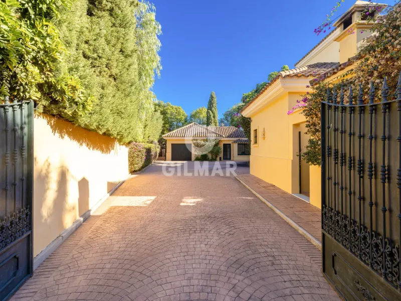 Chalet Independiente en Estepona Este - Málaga