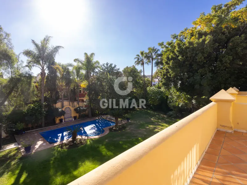 Chalet Independiente en Estepona Este - Málaga
