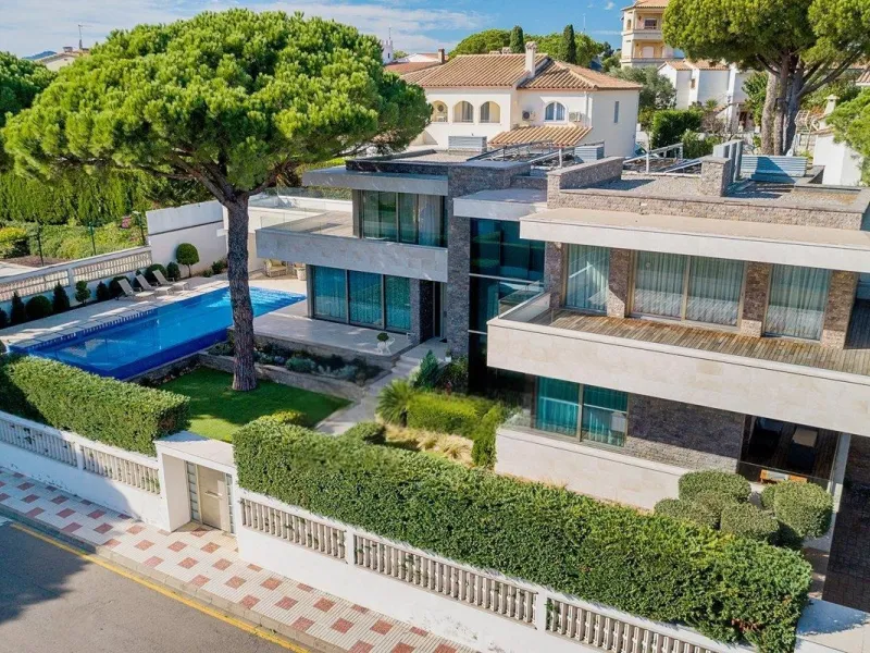 Modern Villa with Heated Pool in the Heart of Platja d’Aro, Costa Brava