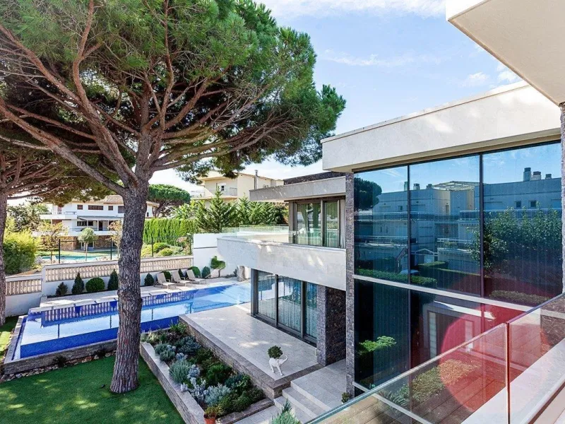 Modern Villa with Heated Pool in the Heart of Platja d’Aro, Costa Brava
