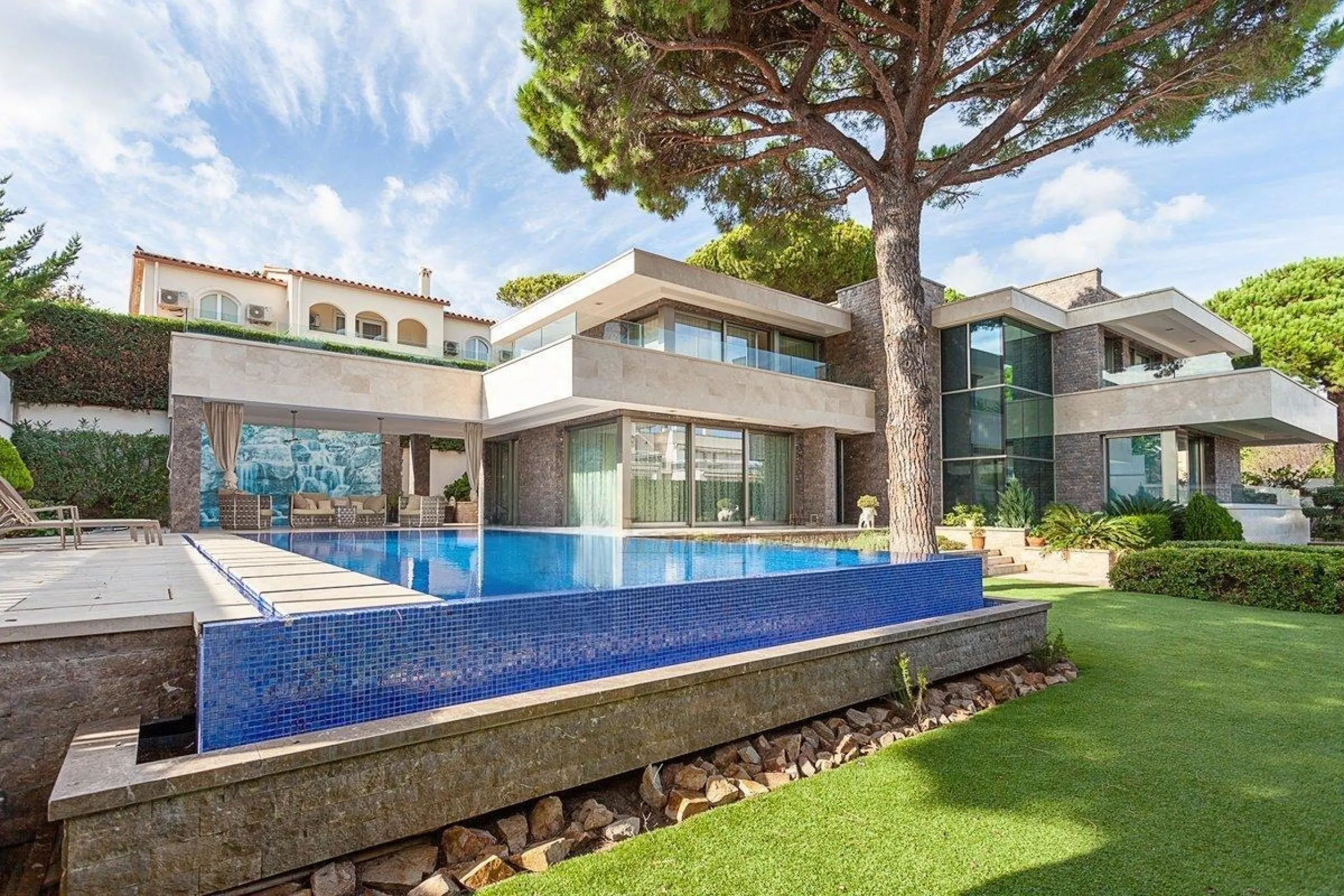 Modern Villa with Heated Pool in the Heart of Platja d’Aro, Costa Brava