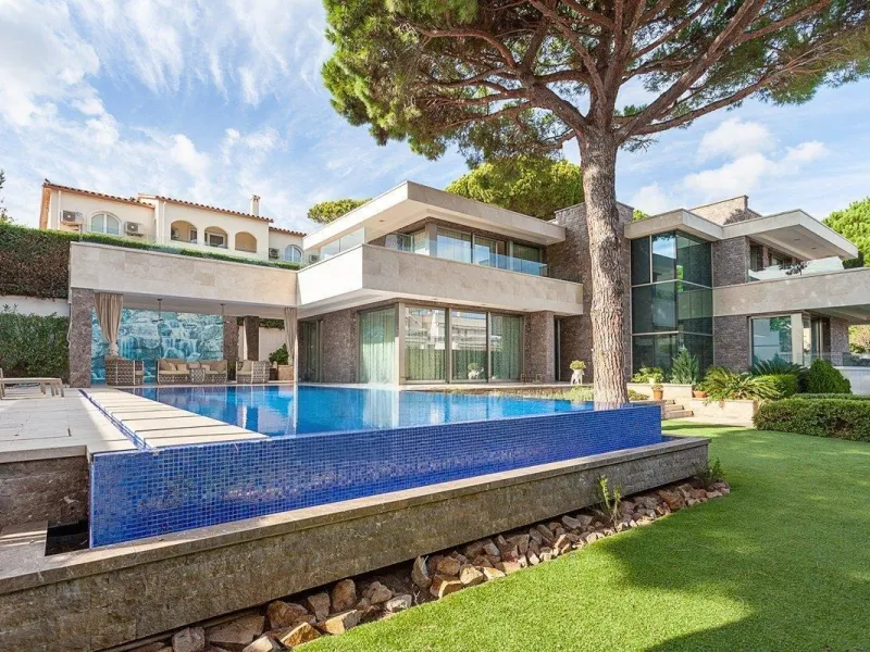 Modern Villa with Heated Pool in the Heart of Platja d’Aro, Costa Brava