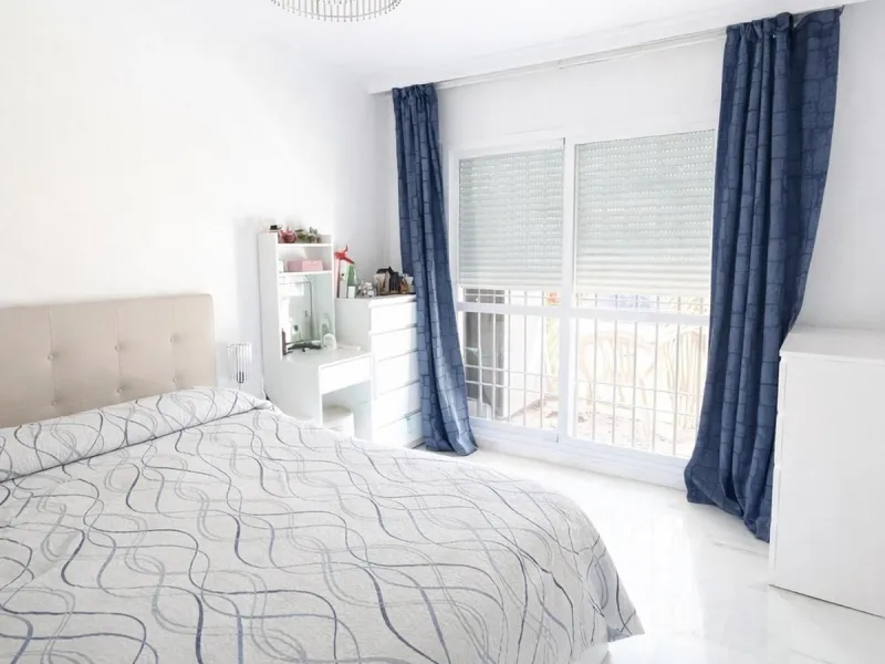 Magnificent ground-floor property for sale in the exclusive Señorio de Gonzaga urbanization. The home offers a total surface area of 100 m², of which 35 m² correspond to a spacious and bright terrace, perfect for enjoying outdoor living thanks to its exce