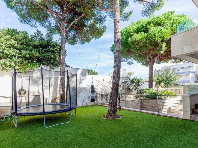 Modern Villa with Heated Pool in the Heart of Platja d’Aro, Costa Brava