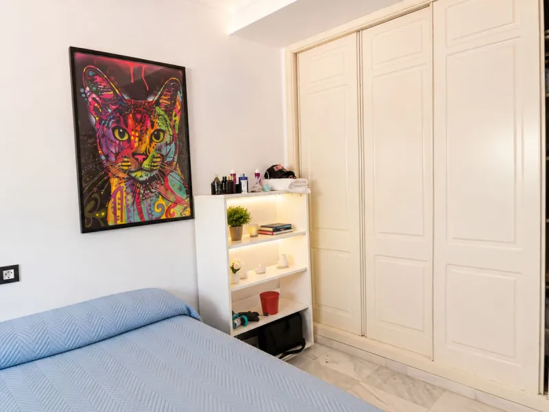 Magnificent ground-floor property for sale in the exclusive Señorio de Gonzaga urbanization. The home offers a total surface area of 100 m², of which 35 m² correspond to a spacious and bright terrace, perfect for enjoying outdoor living thanks to its exce