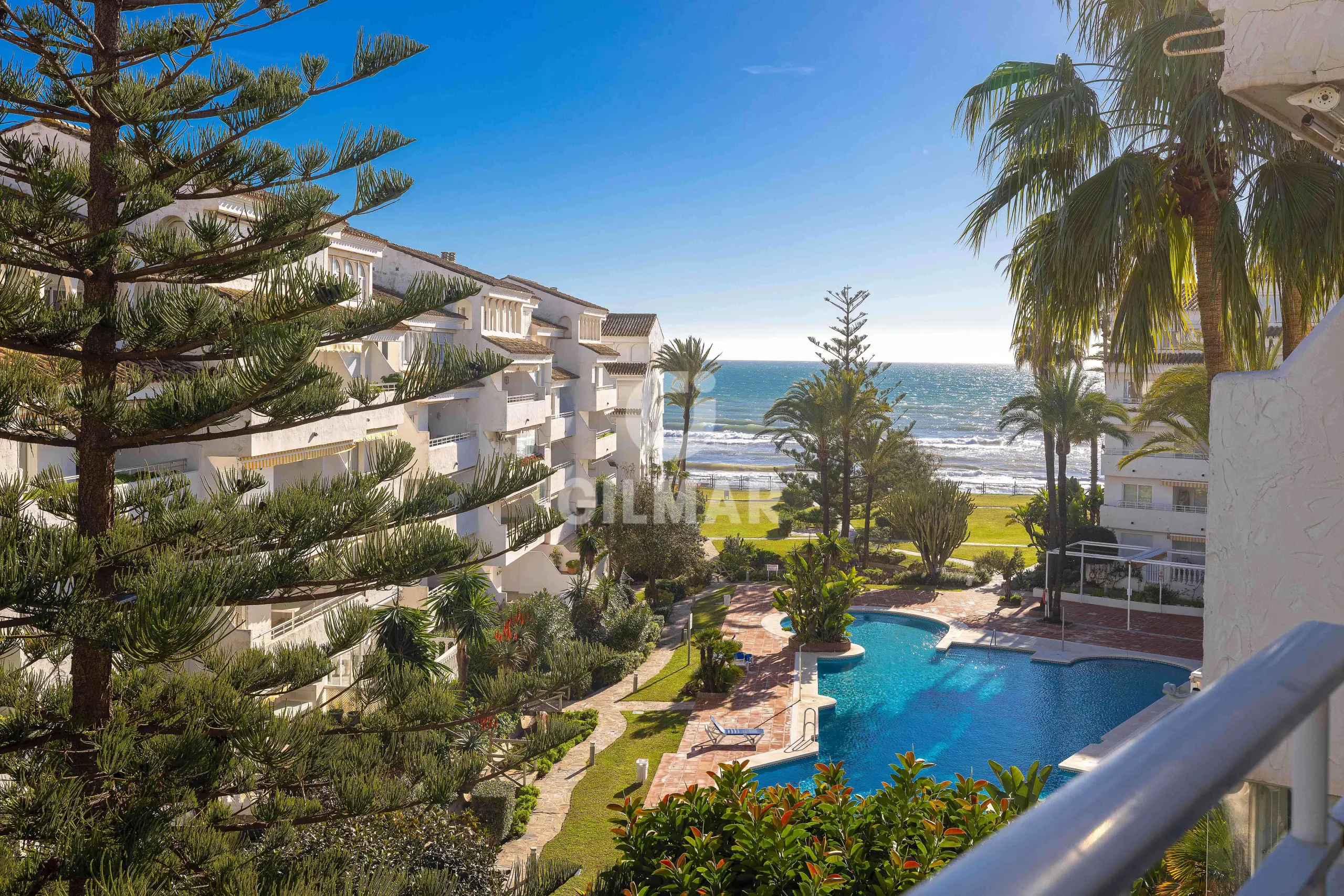 Duplex penthouse in Marbella Este - Málaga