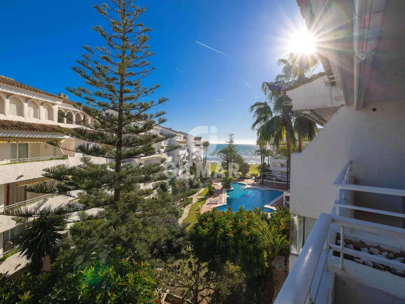 Duplex penthouse in Marbella Este - Málaga