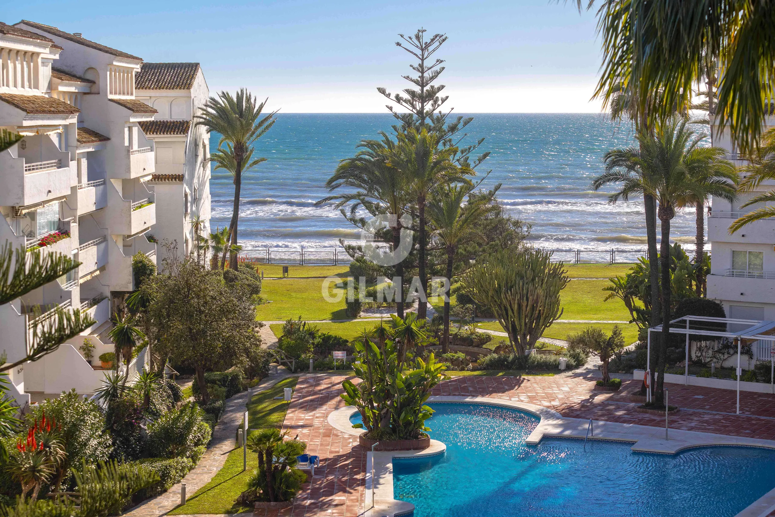 Duplex penthouse in Marbella Este - Málaga