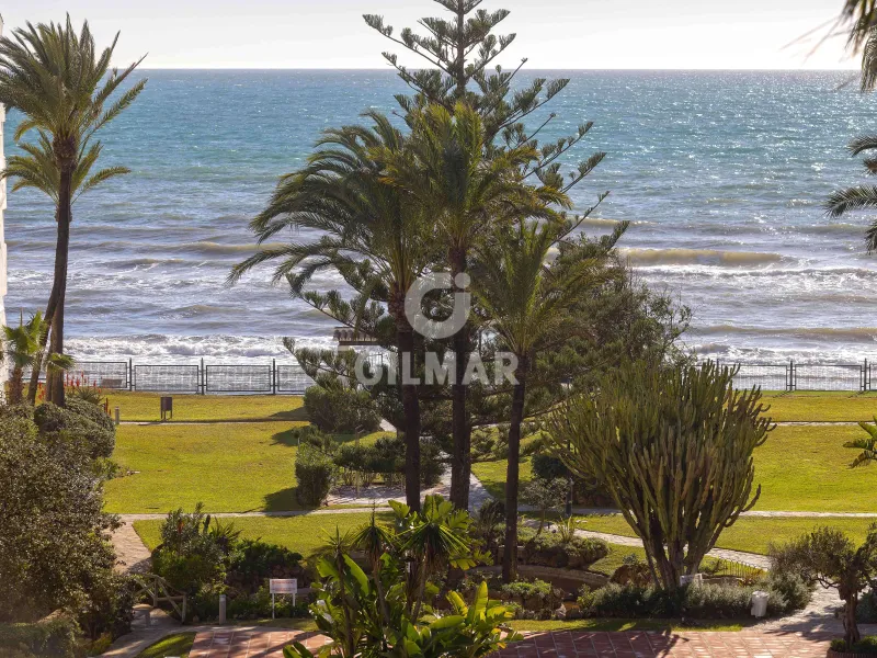 Duplex penthouse in Marbella Este - Málaga