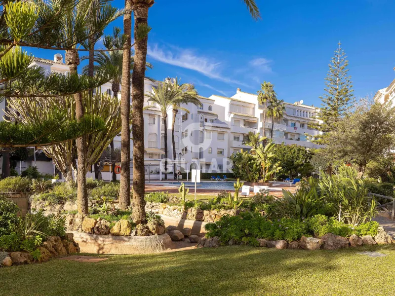 Duplex penthouse in Marbella Este - Málaga