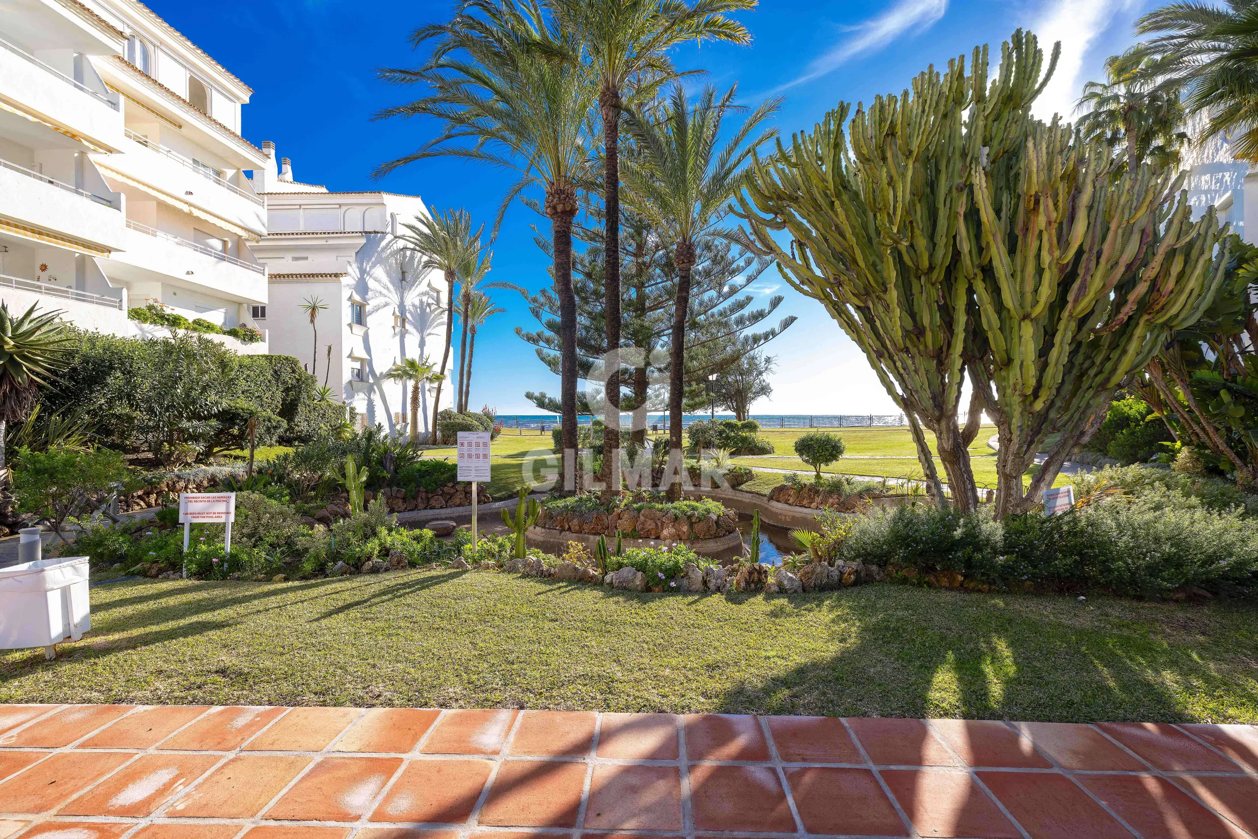 Duplex penthouse in Marbella Este - Málaga