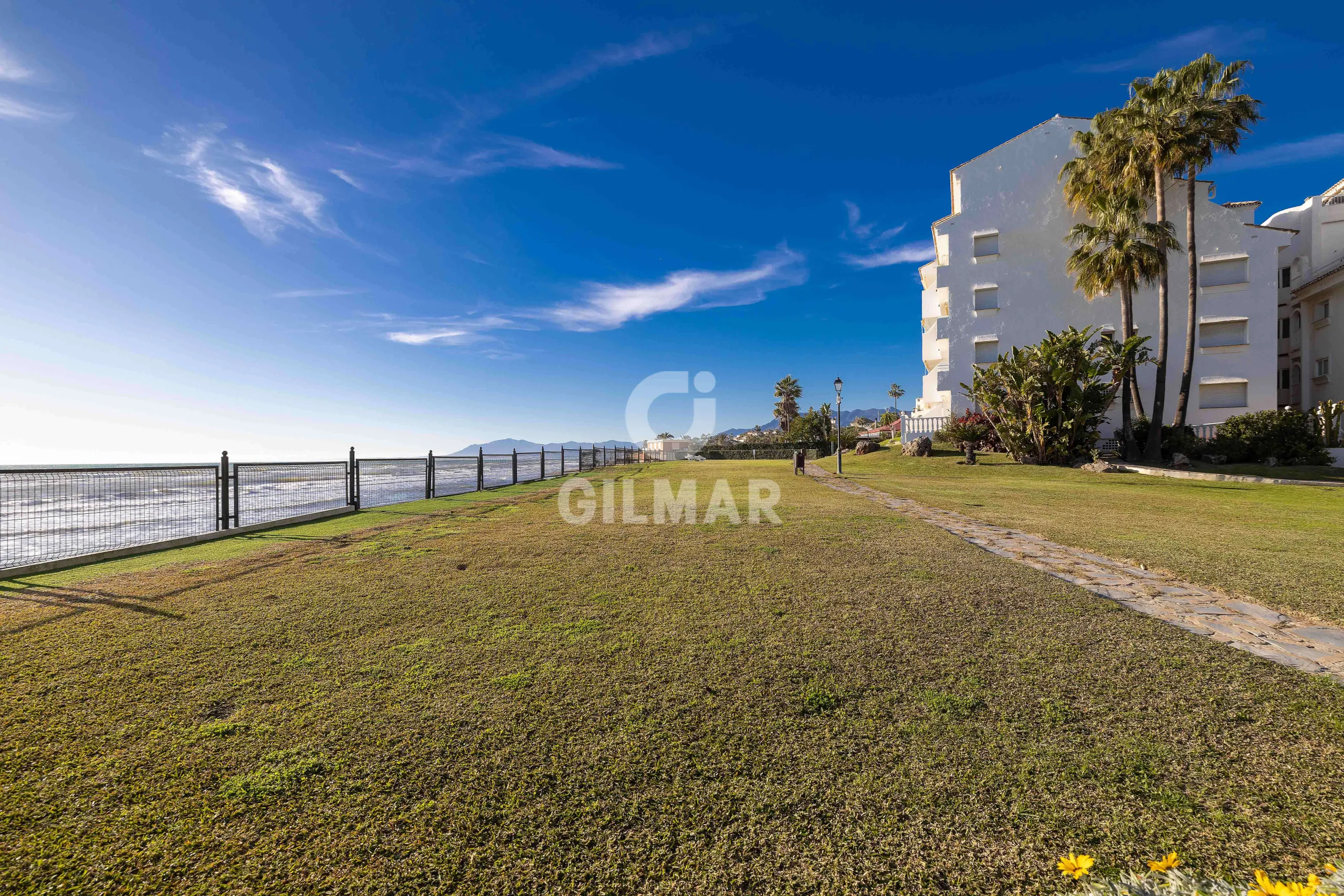 Duplex penthouse in Marbella Este - Málaga