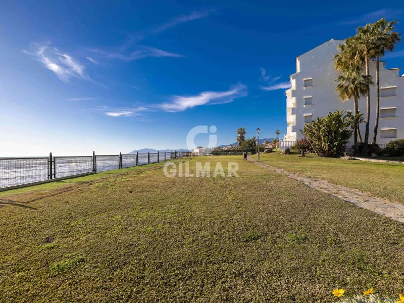 Duplex penthouse in Marbella Este - Málaga