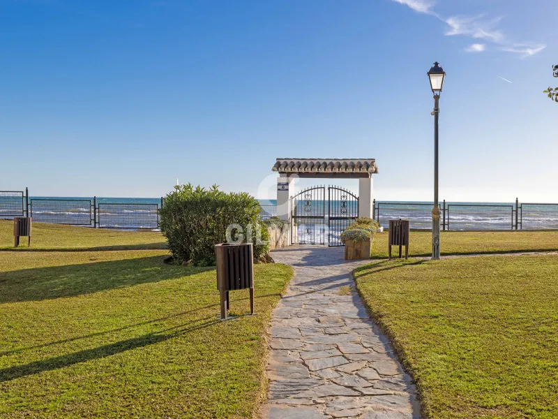 Duplex penthouse in Marbella Este - Málaga