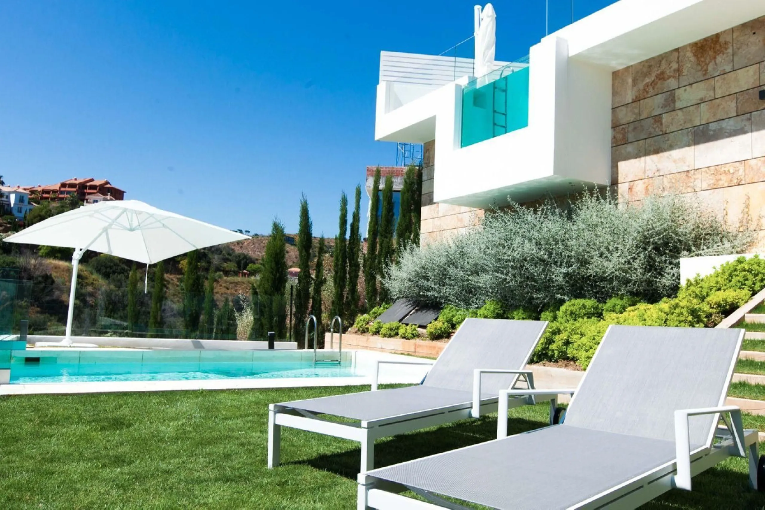 ? **Detached Villa in El Rosario, East Marbella**