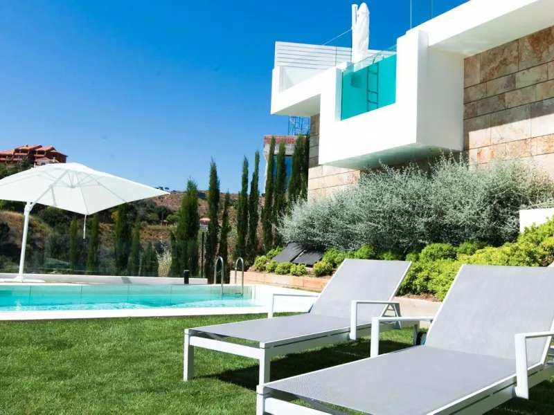 ? **Detached Villa in El Rosario, East Marbella**
