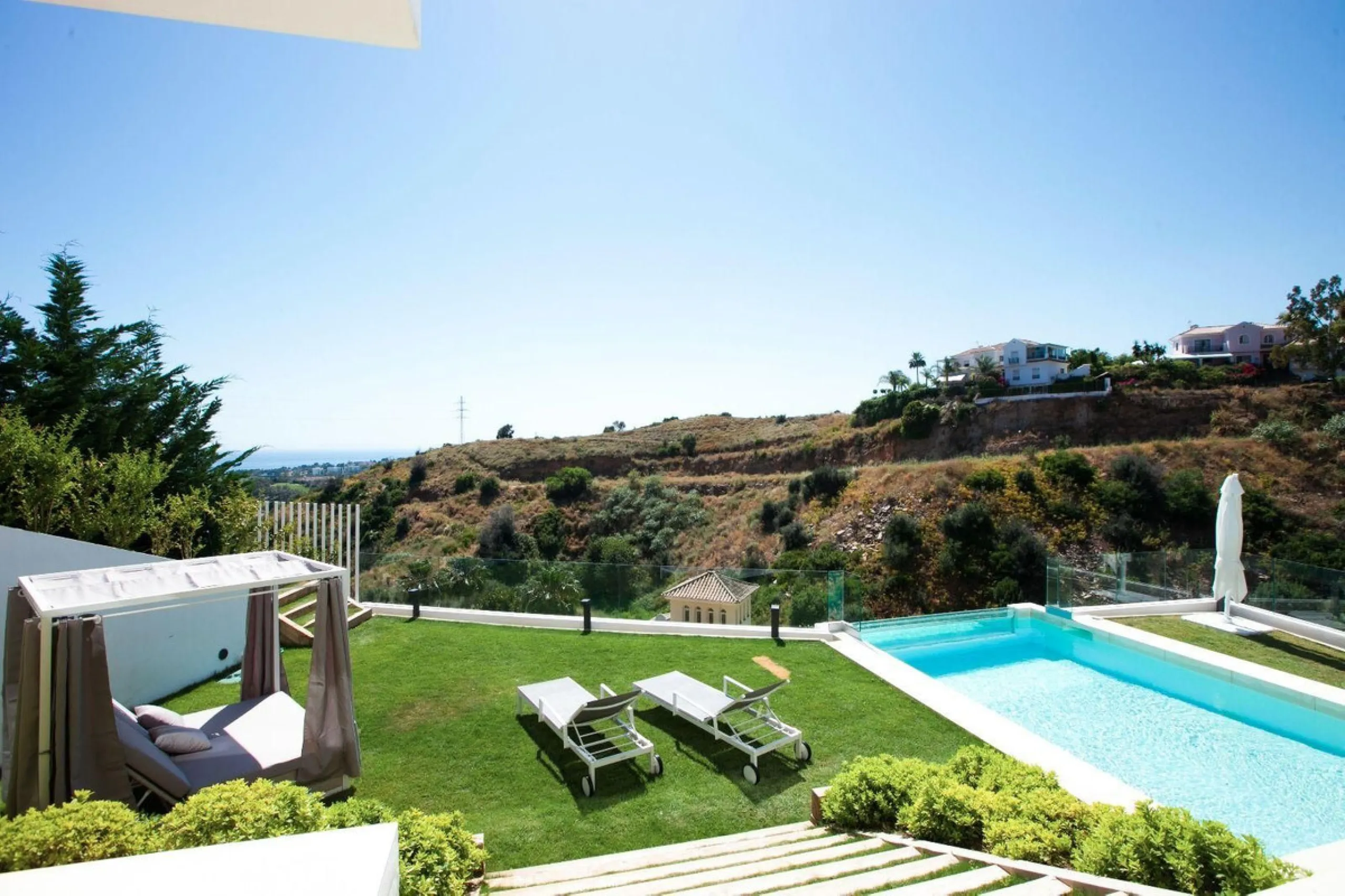 ? **Detached Villa in El Rosario, East Marbella**
