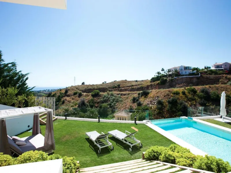 ? **Detached Villa in El Rosario, East Marbella**