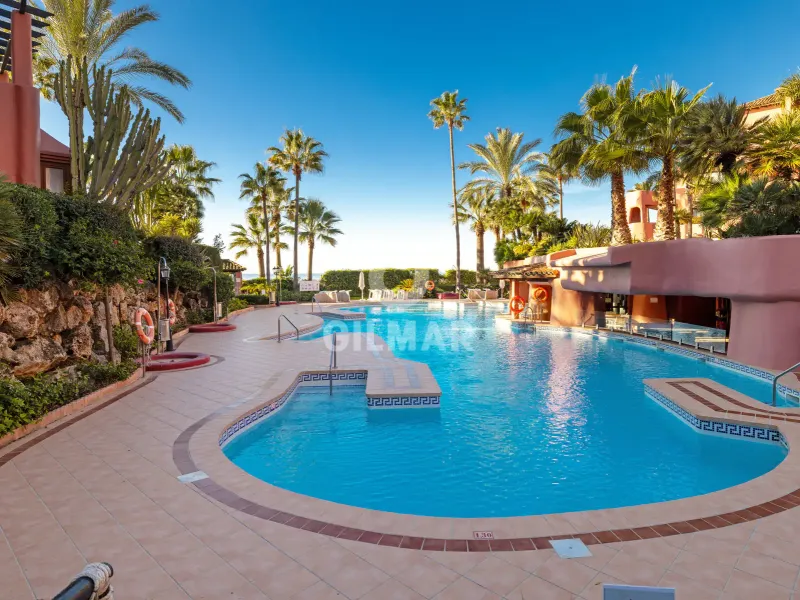 Duplex penthouse in Estepona Este - Málaga
