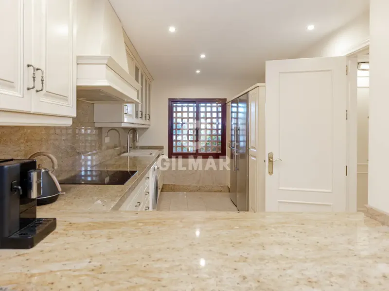 Duplex penthouse in Estepona Este - Málaga