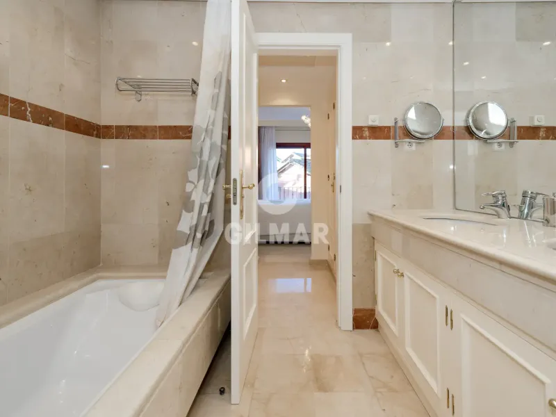 Duplex penthouse in Estepona Este - Málaga
