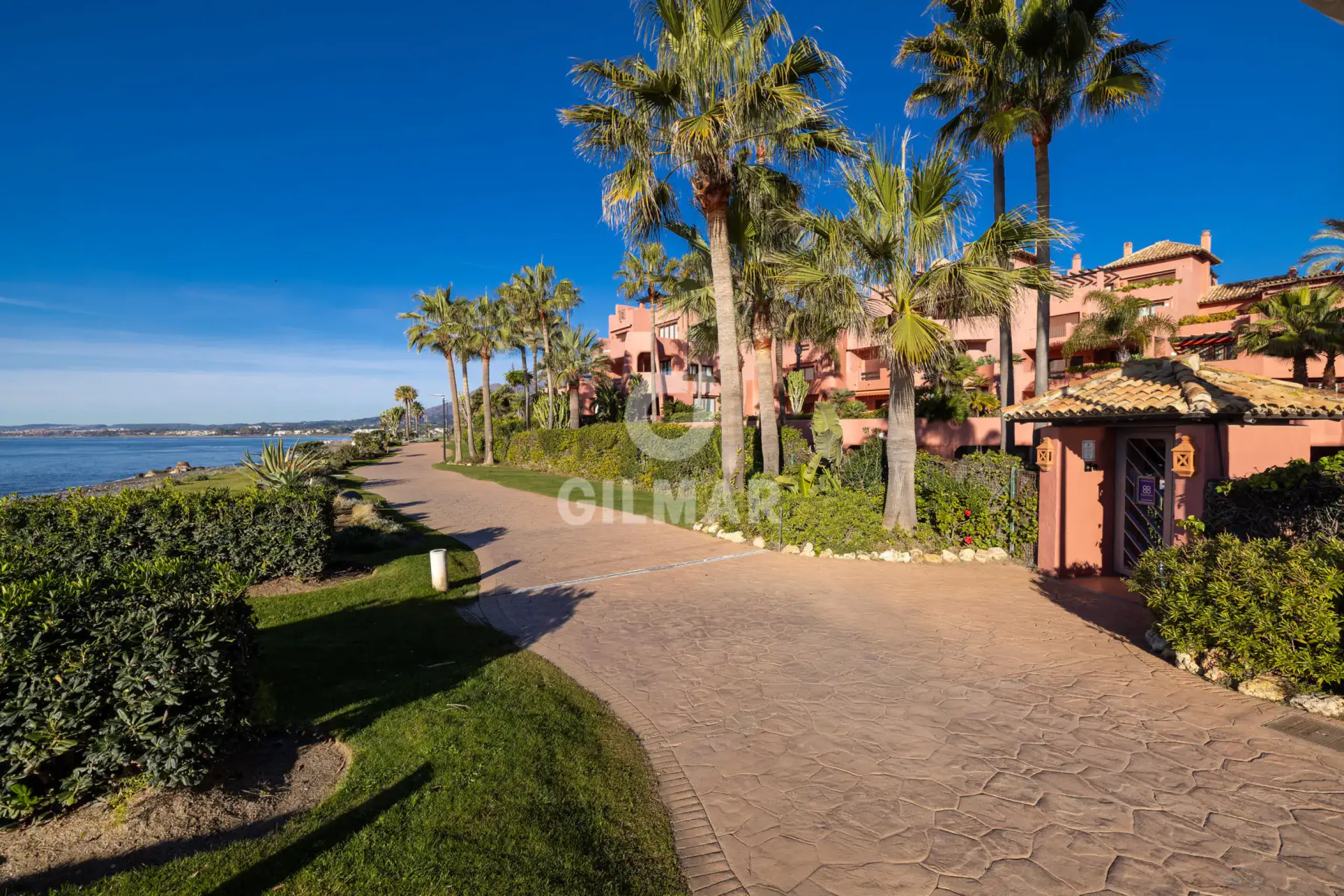 Duplex penthouse in Estepona Este - Málaga