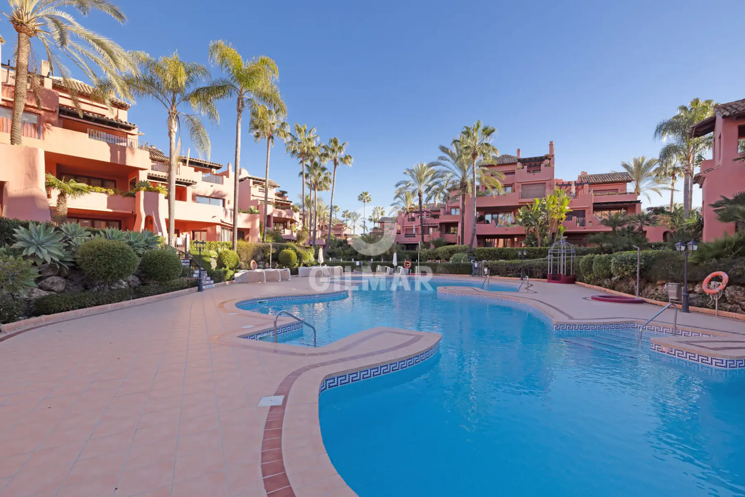 Duplex penthouse in Estepona Este - Málaga