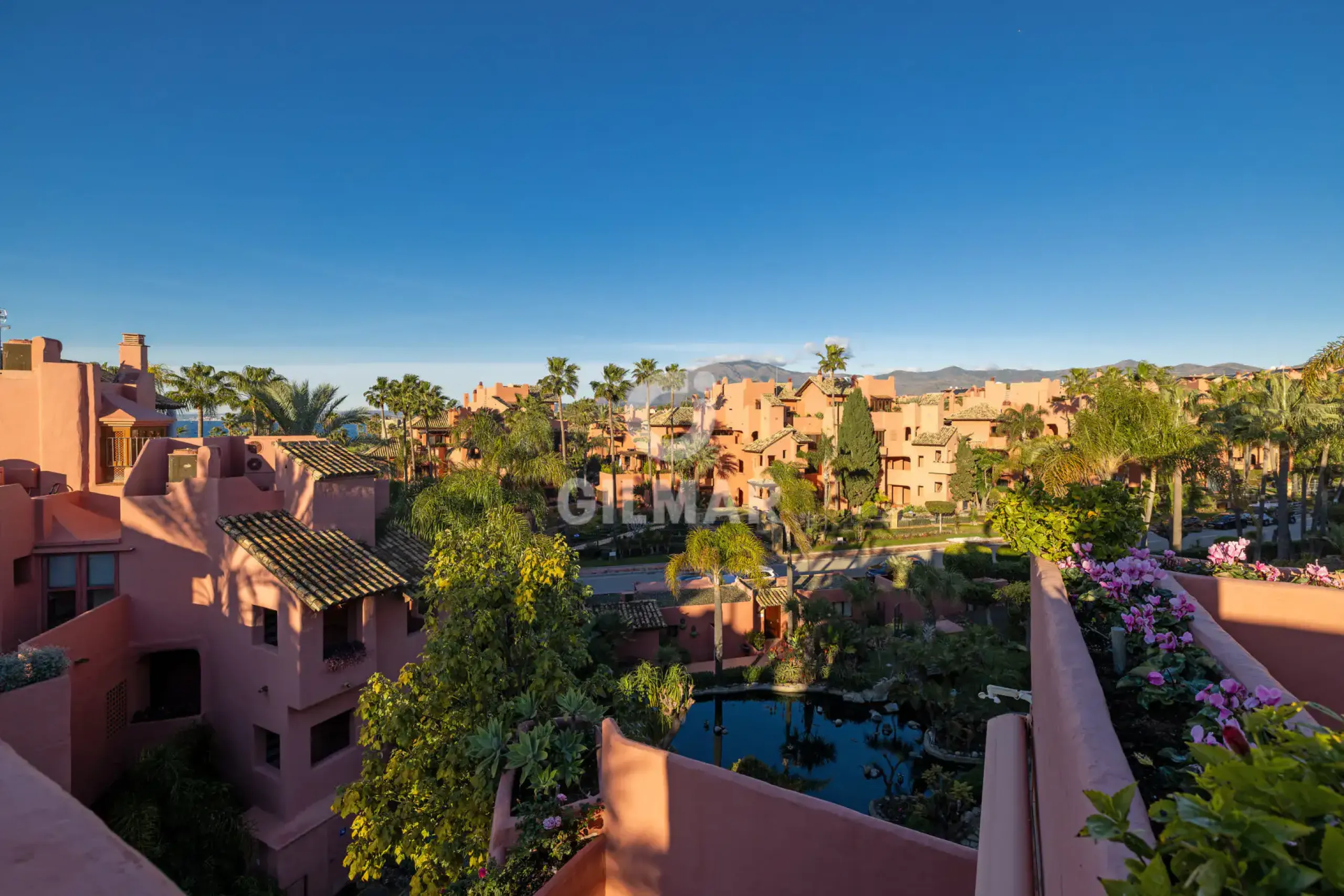 Duplex penthouse in Estepona Este - Málaga