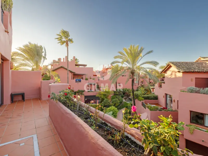 Duplex penthouse in Estepona Este - Málaga
