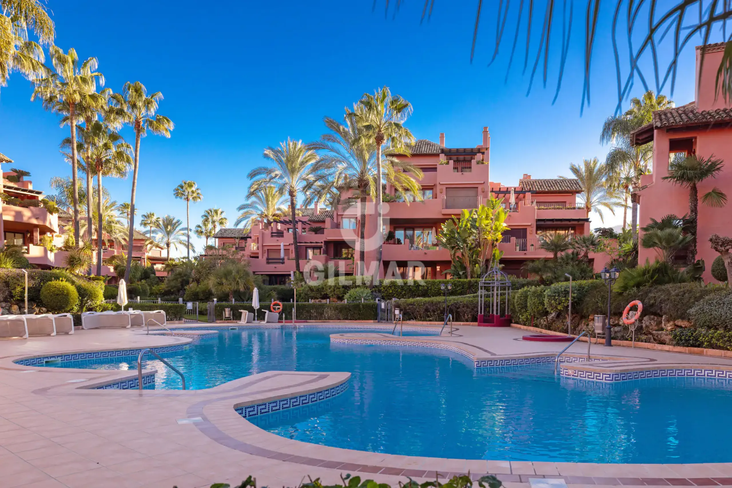 Duplex penthouse in Estepona Este - Málaga