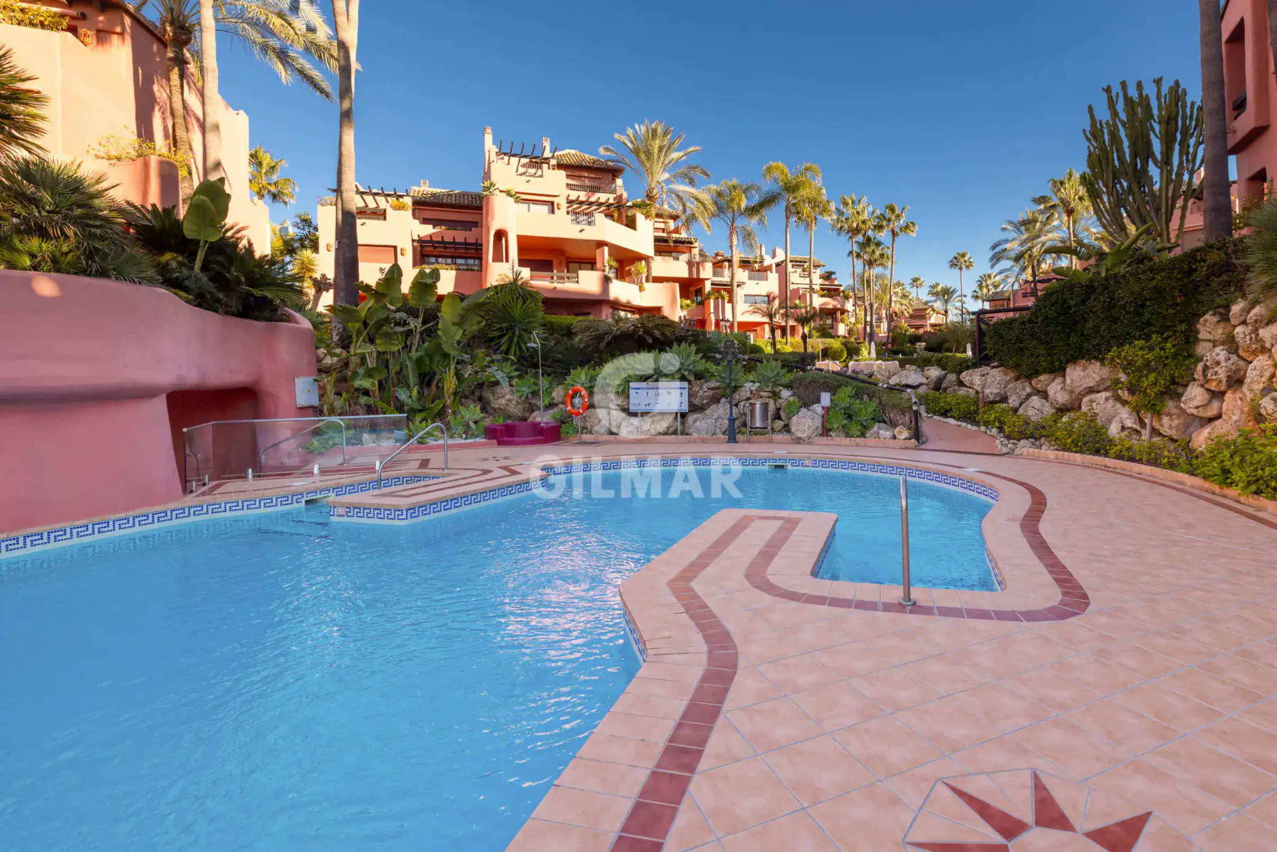 Duplex penthouse in Estepona Este - Málaga