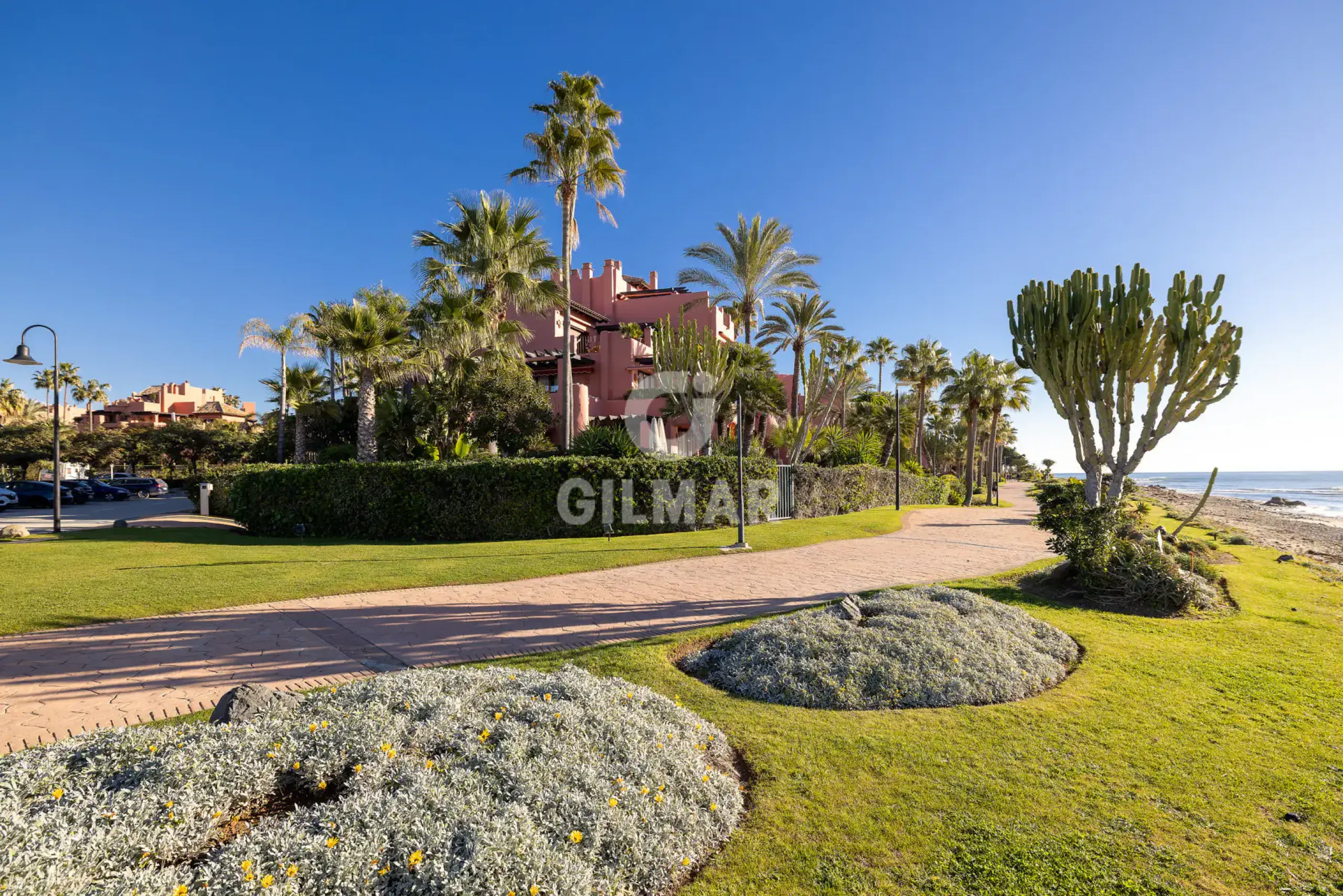 Duplex penthouse in Estepona Este - Málaga