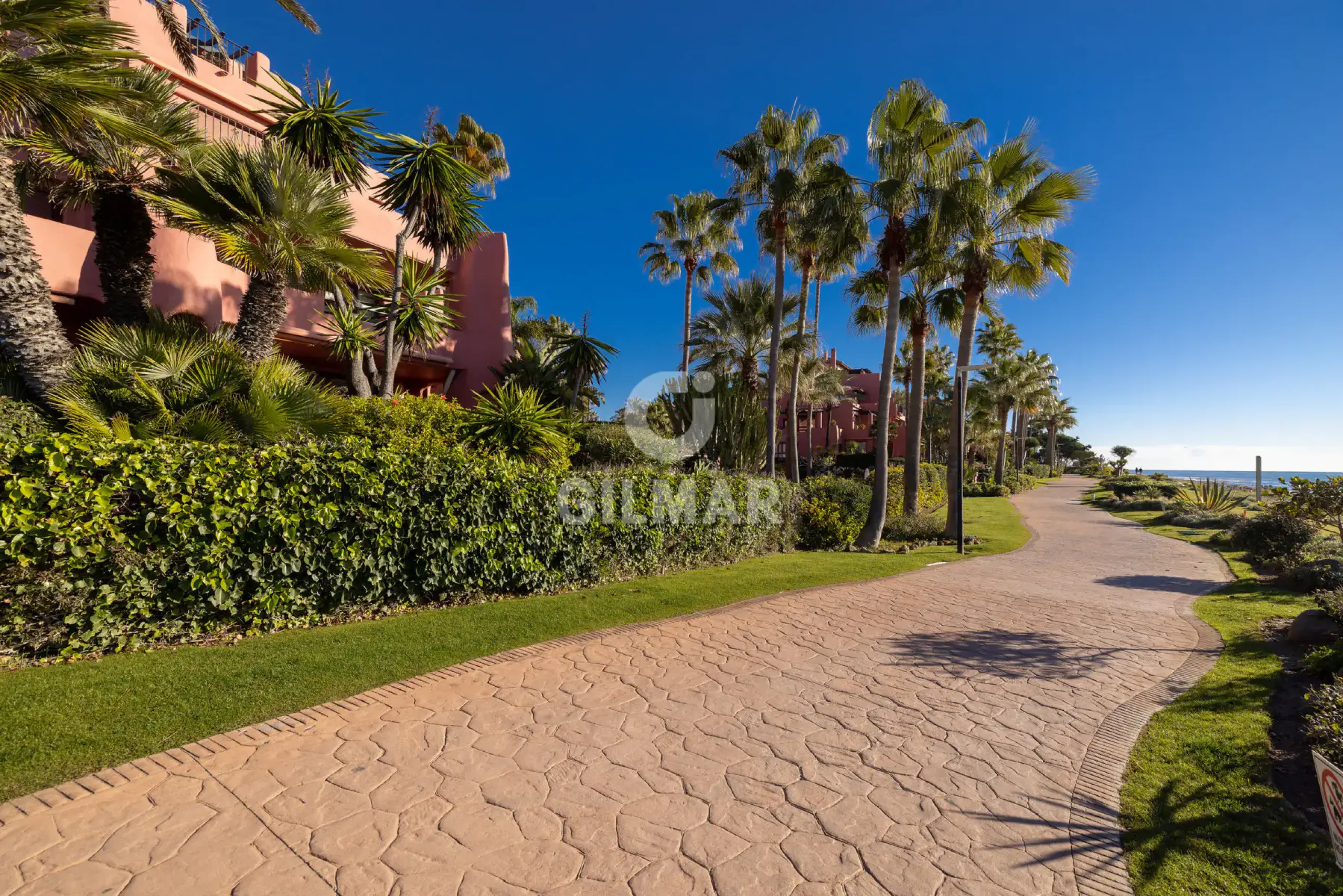Duplex penthouse in Estepona Este - Málaga