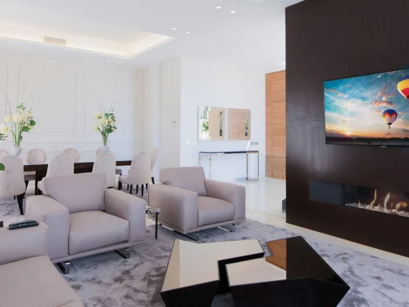 ? **Detached Villa in El Rosario, East Marbella**