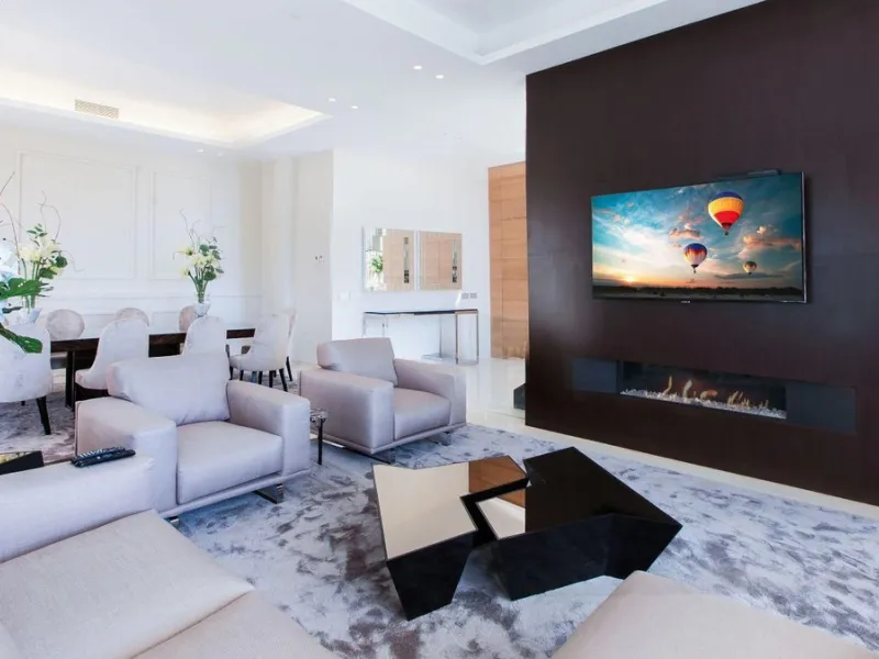 ? **Detached Villa in El Rosario, East Marbella**