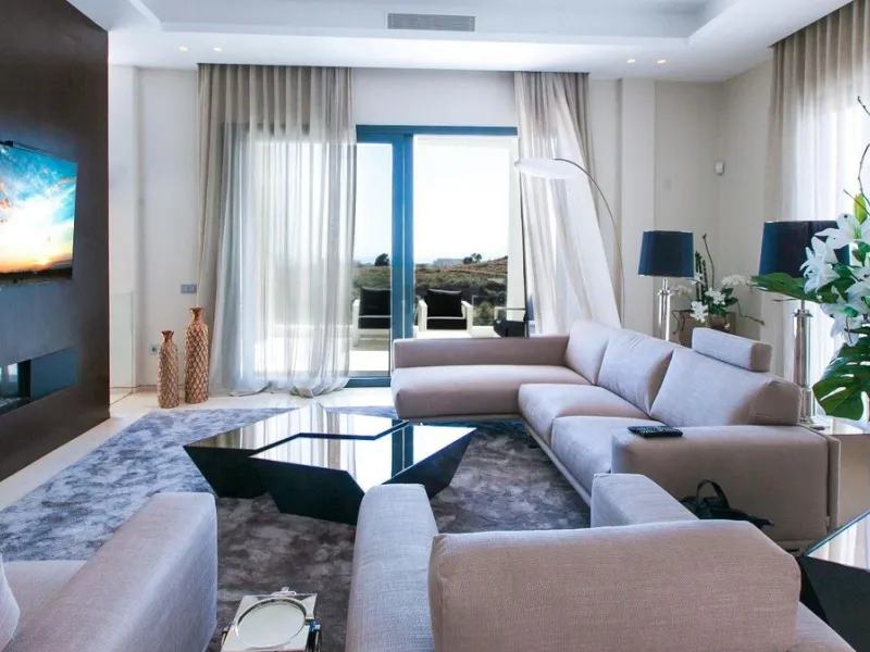 ? **Detached Villa in El Rosario, East Marbella**