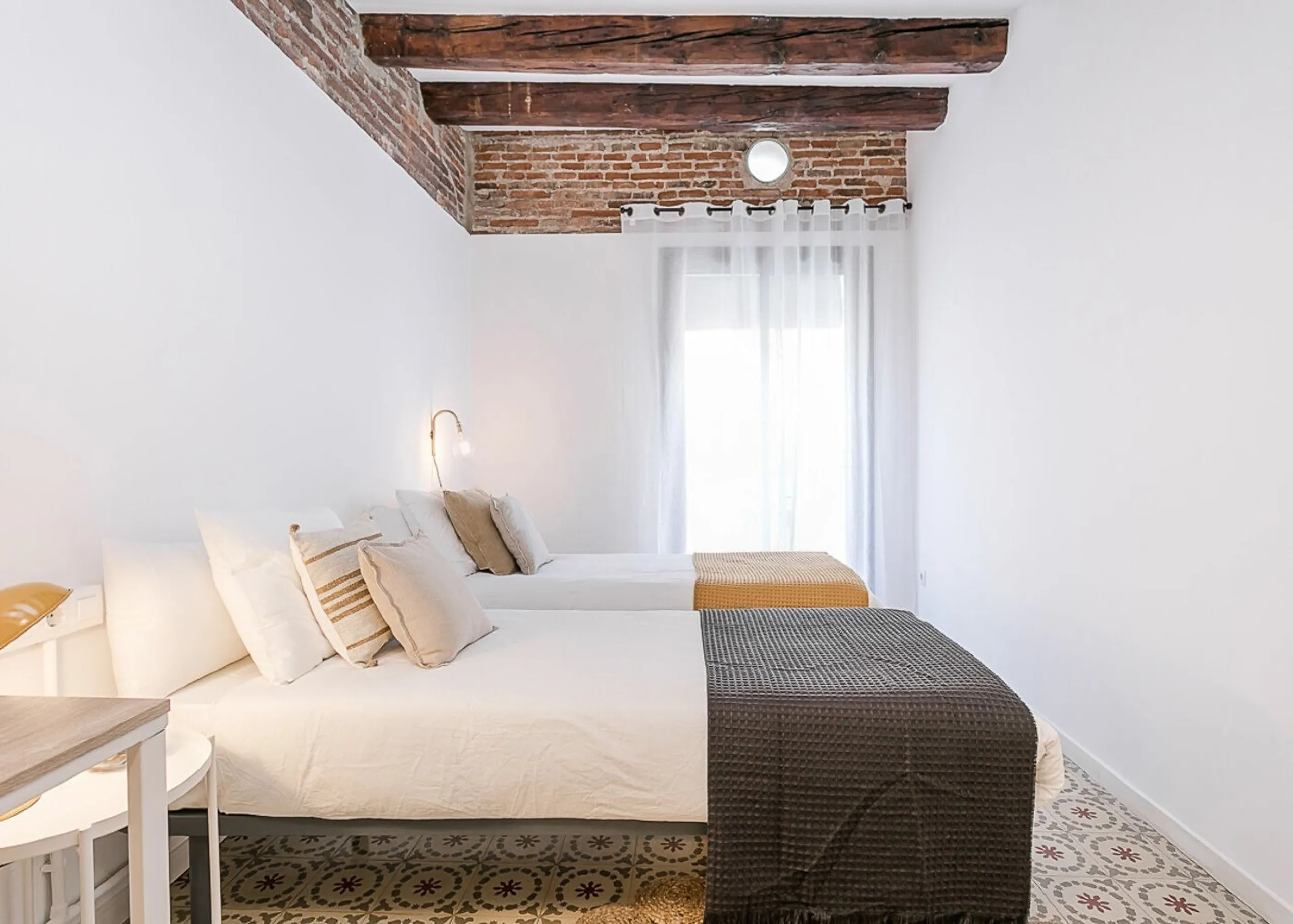 Encantador piso en calle Lluna, corazón bohemio de Barcelona