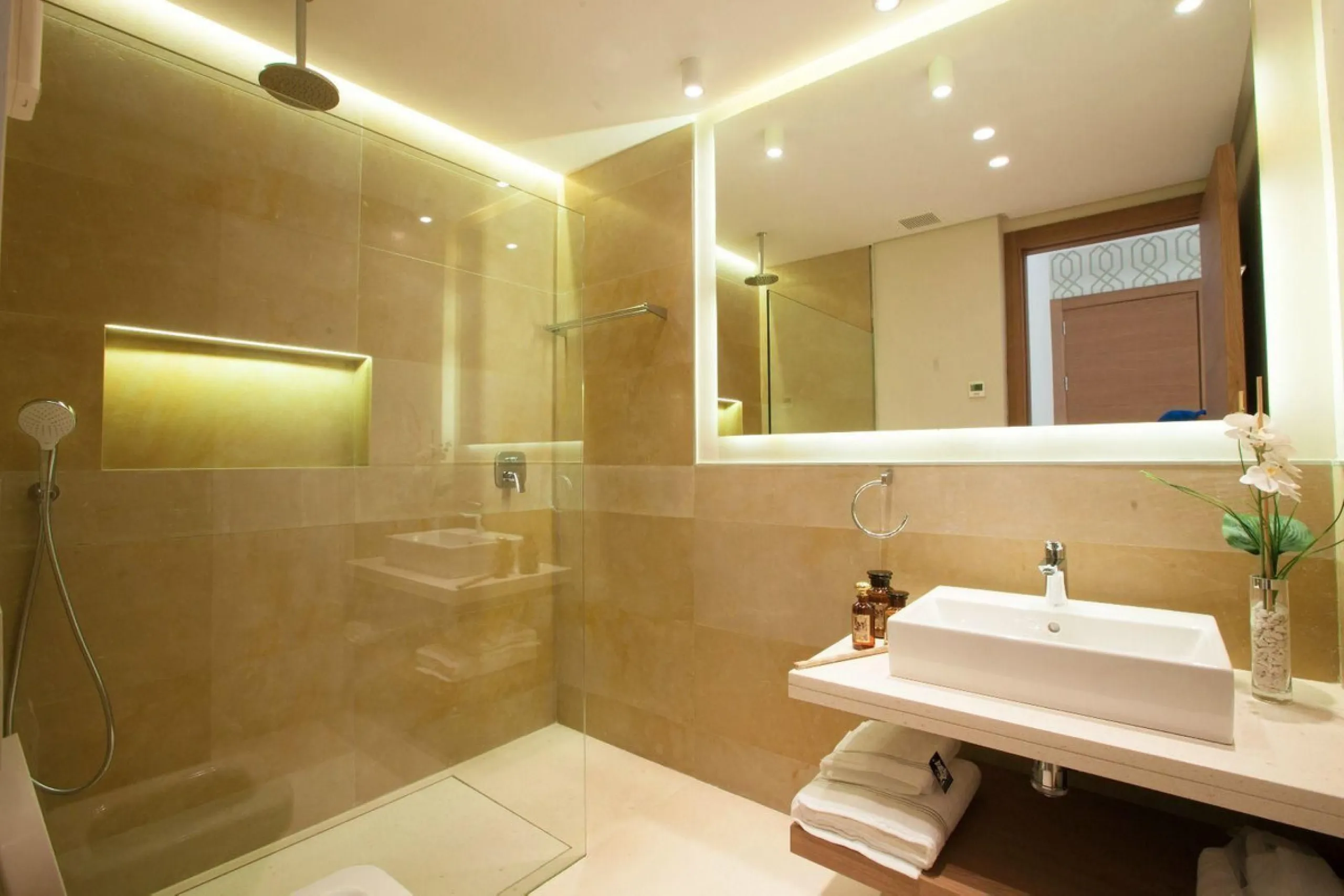 ? **Detached Villa in El Rosario, East Marbella**