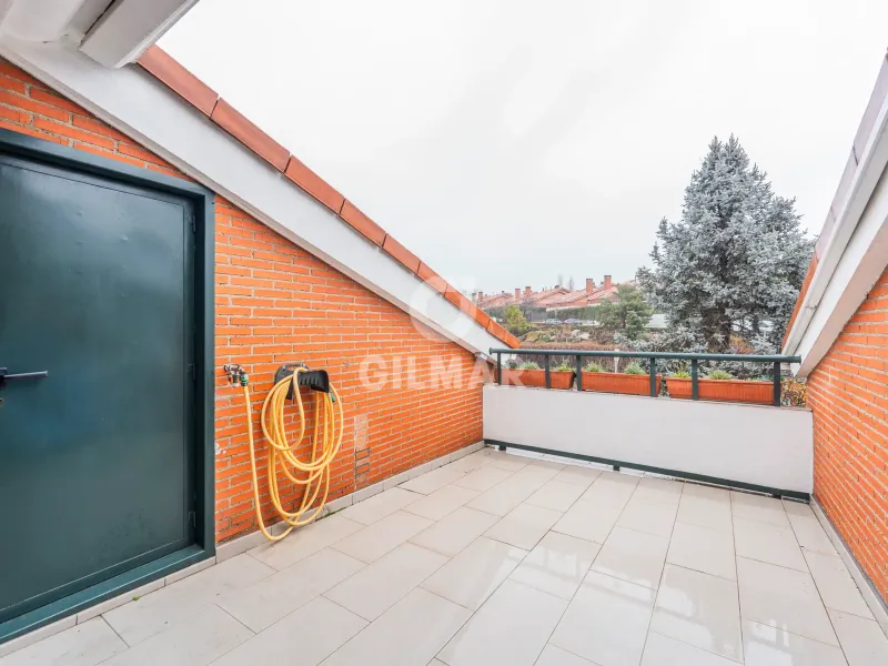 Semi-detached house in La Moraleja - Madrid