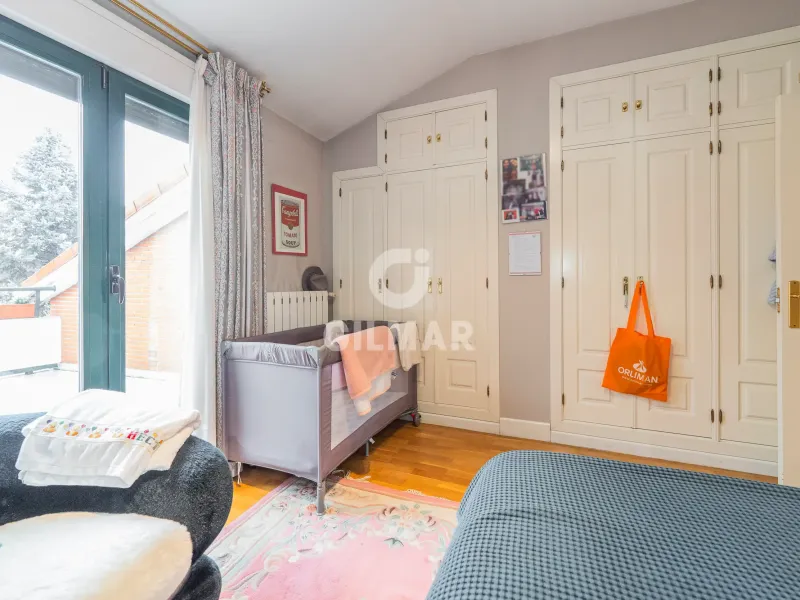 Semi-detached house in La Moraleja - Madrid