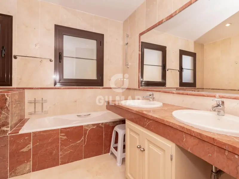 Apartment in Estepona Este - Málaga