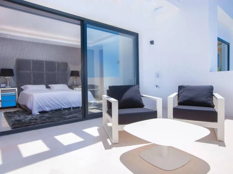 ? **Detached Villa in El Rosario, East Marbella**