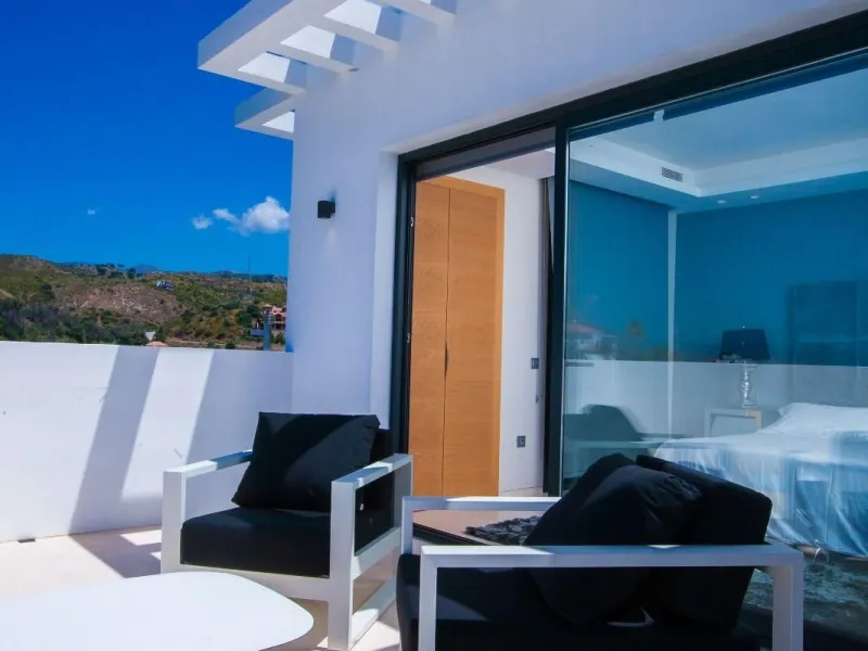 ? **Detached Villa in El Rosario, East Marbella**