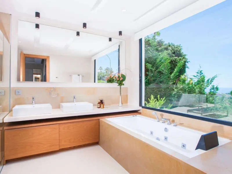 ? **Detached Villa in El Rosario, East Marbella**