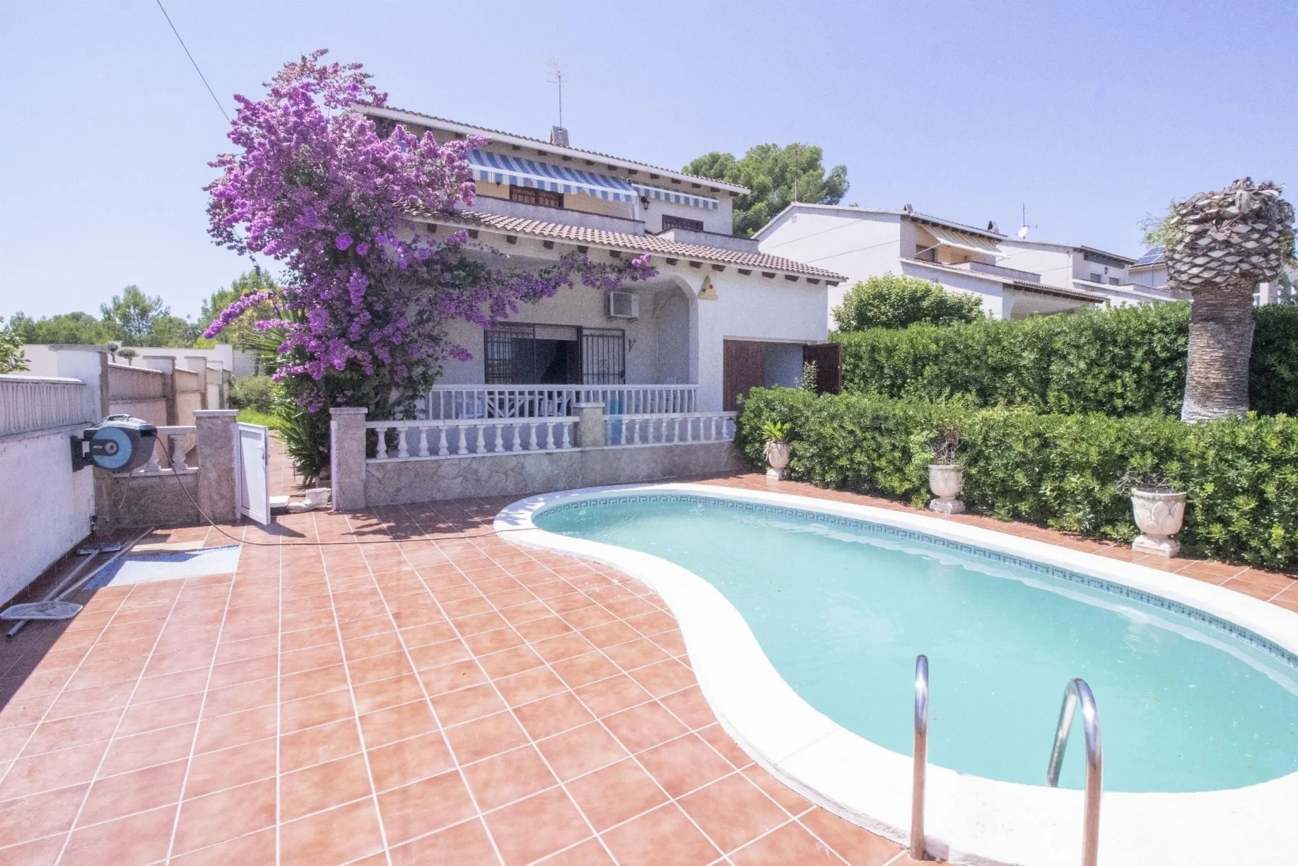 Acogedora casa con piscina y vistas al mar en Coma-Ruga, Costa Dorada